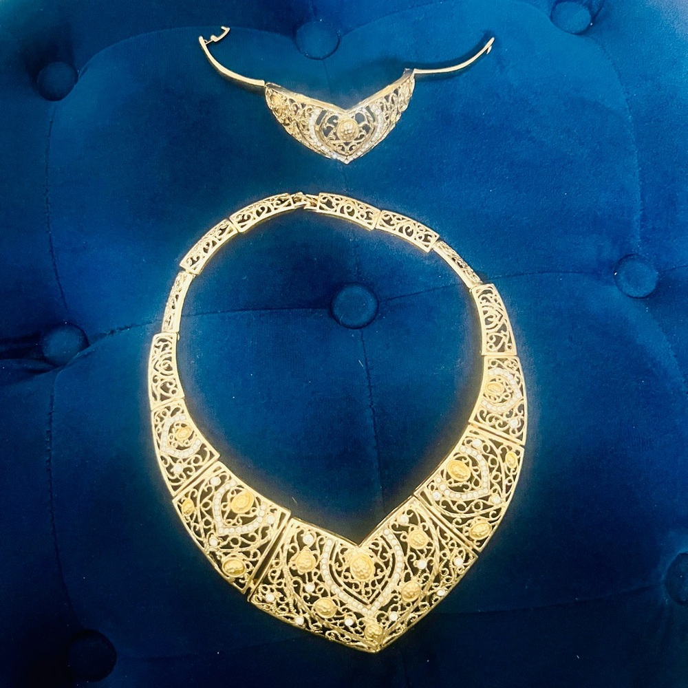 Elegant Gold Filigree Necklace and Bracelet Set
